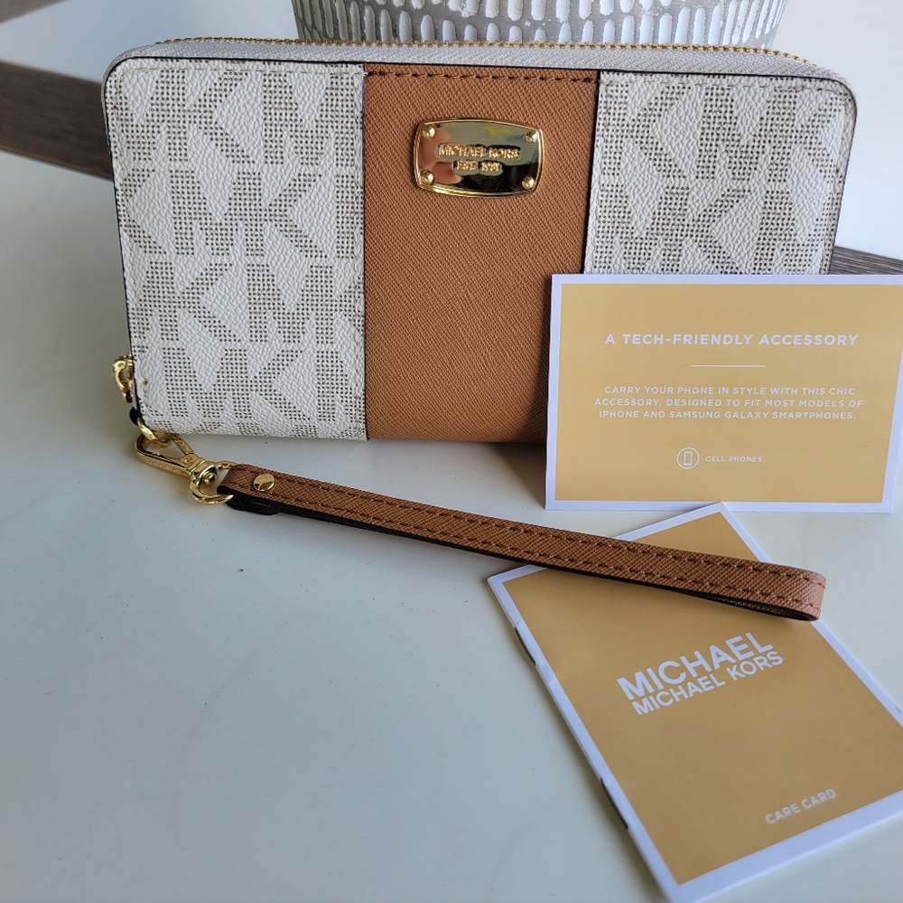 Michael Kors purse/wallet